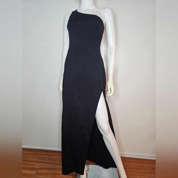 Lulus Dresses & Skirts - Lulu's Chic Black One-Shoulder Dress w/ High Slit Size M NWOT
